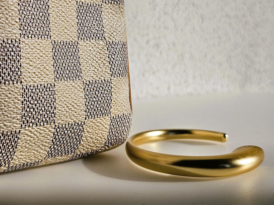 Taschenhalter für den Tisch goldfarben