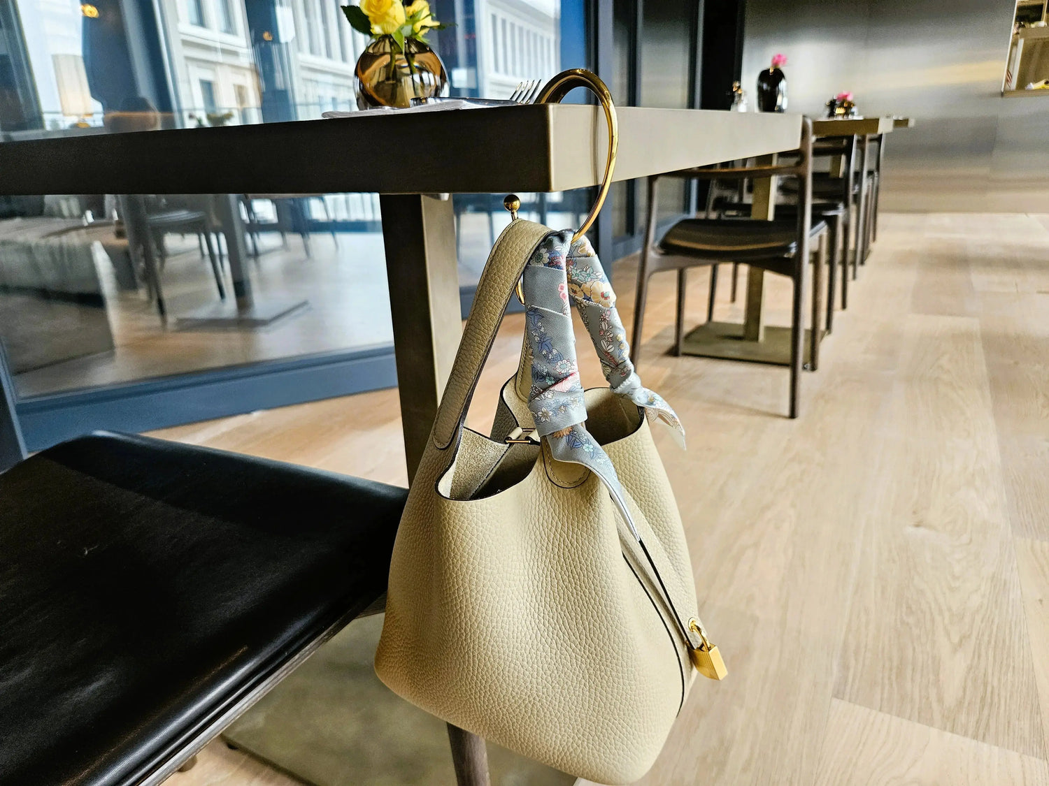 Taschenhalter Tisch Metall 