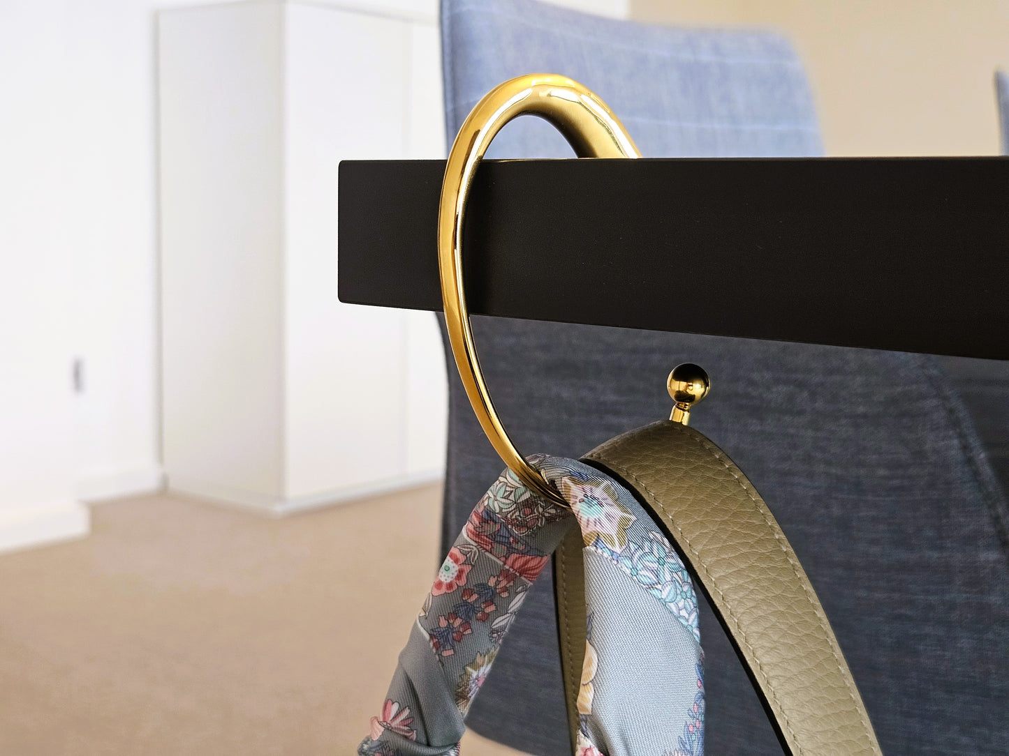 Taschenhalter für den Tisch - Metallfinish gold