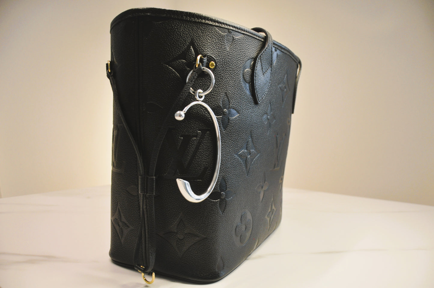 Taschenhalter für den Tisch - Metallfinish silber